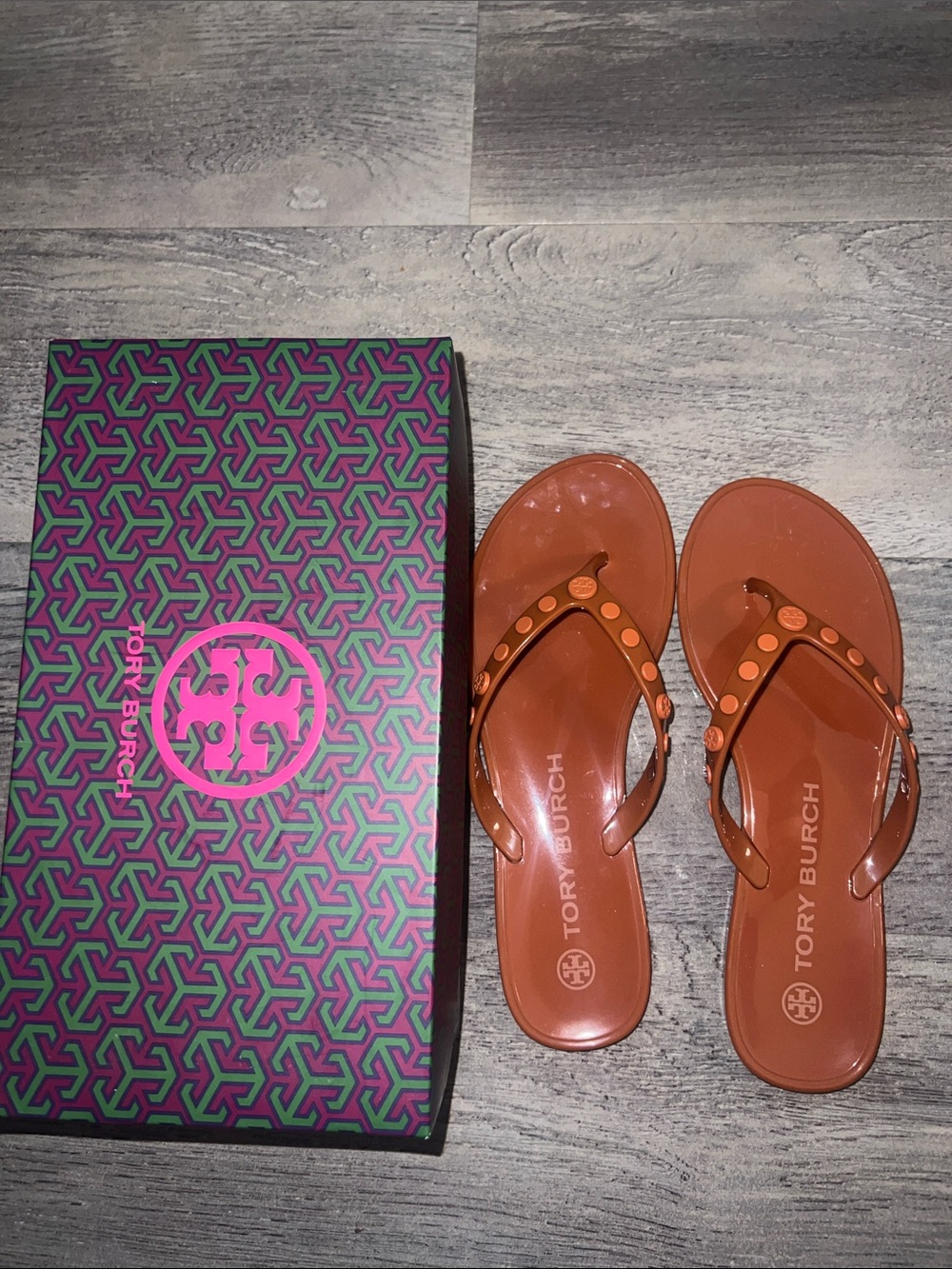 Tory Burch - Canela Studded Jelly Thong Sandal with Logo Accentsr - Picture 3 of 4